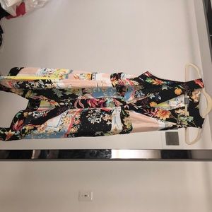 Paper white patch border shaxi top.